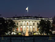 white house in DC at night.